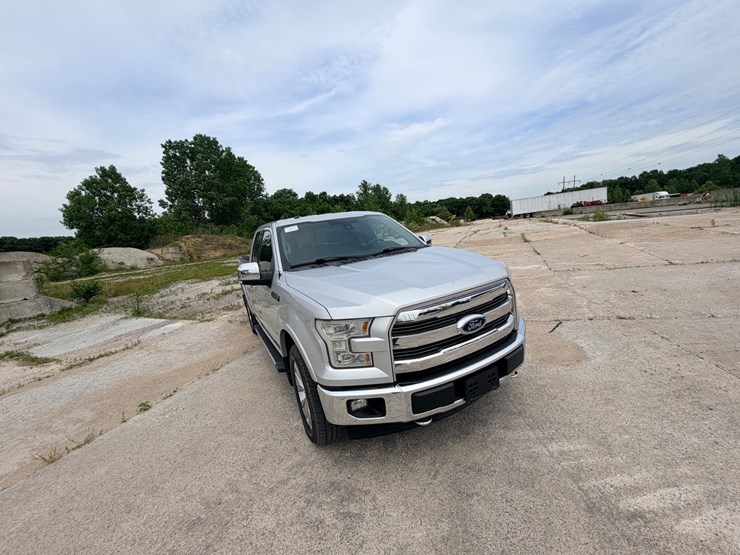 2017-ford-f150-image-16