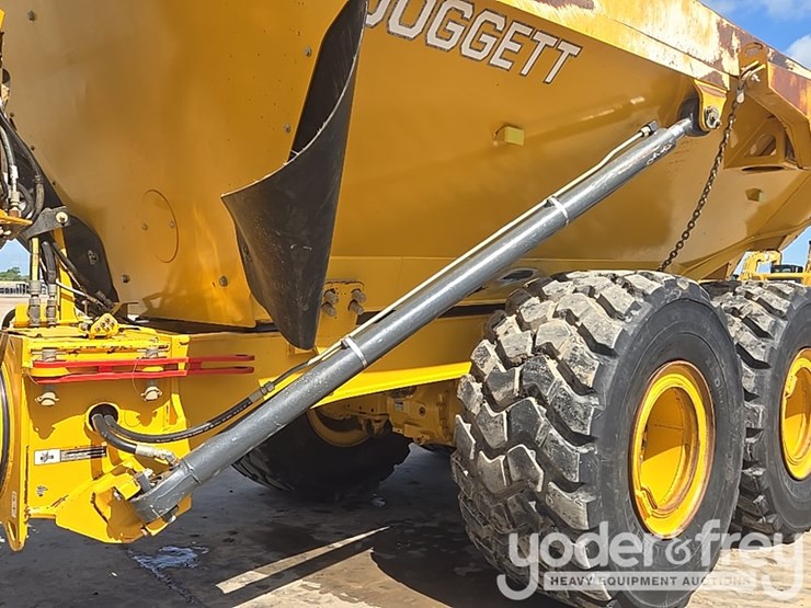 2023-deere-260e-image-13