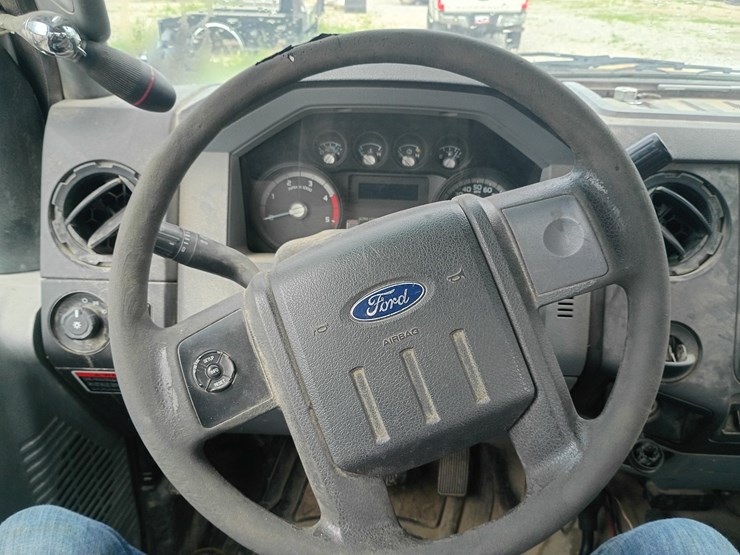 2011-ford-f550-image-46