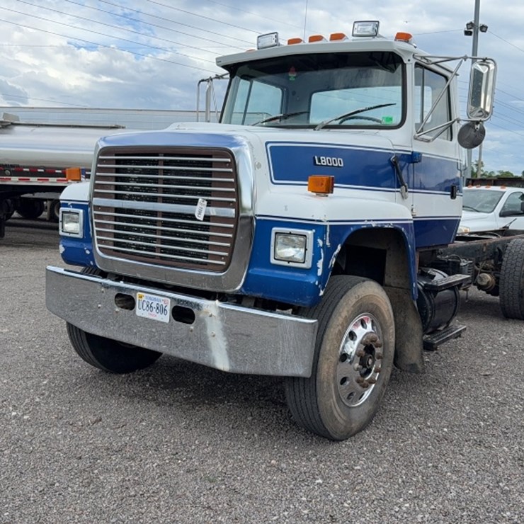 1992 FORD F8000