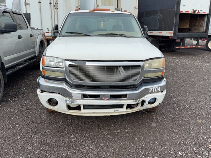 2006-gmc-sierra-3500-image-2