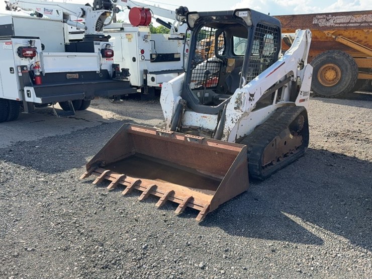 2013-bobcat-t590-image-1