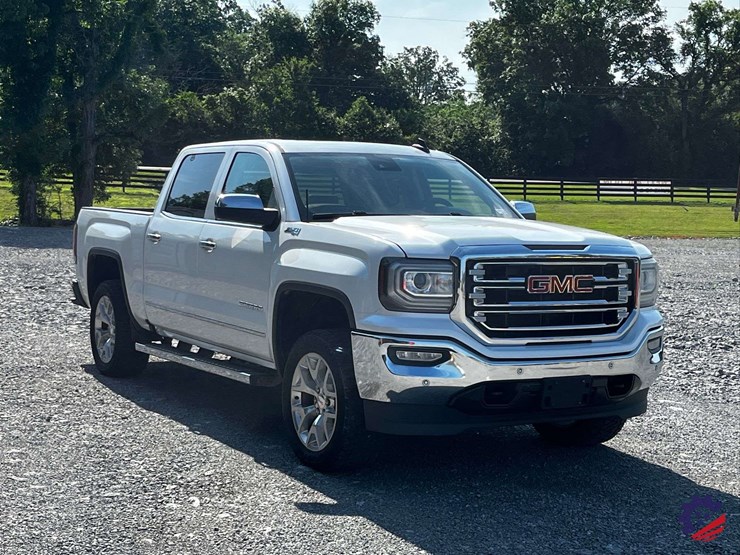 2018-gmc-sierra-z71-slt-truck-image-11