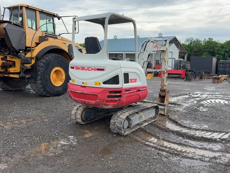 takeuchi-tb230-image-8