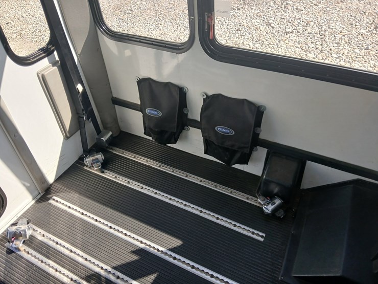 2009-ford-e450-image-45