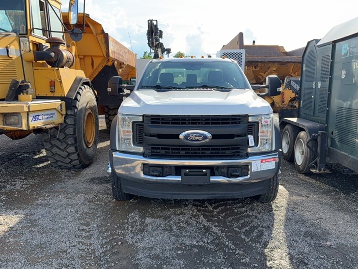 2019-ford-f550-image-2