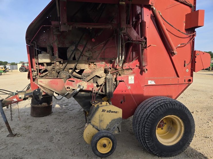 new-holland-br780a-image-16