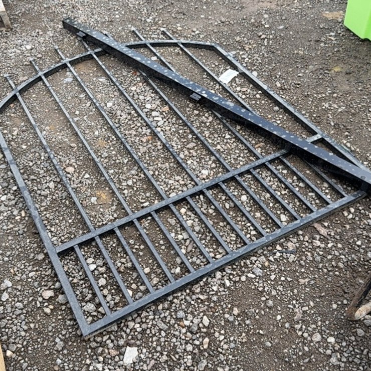 #6088 • 4' METAL GATE