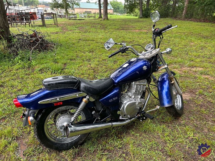 2007-suzuki-gz250-motorcycle-image-3