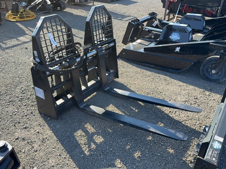 #2047-•-blue-diamond-48"-skid-steer-pallet-forks-image-2
