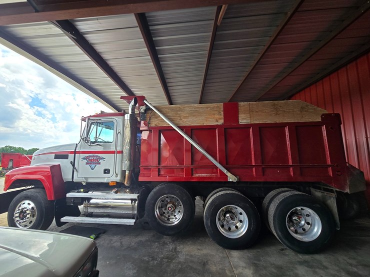 2003-mack-ch613-image-2