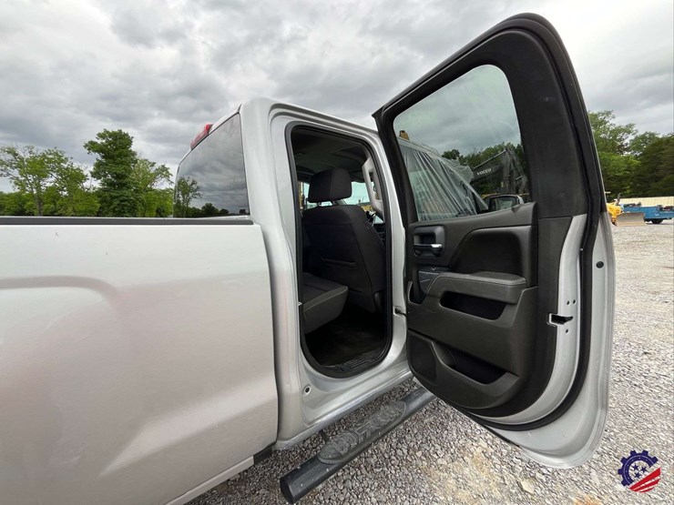 2017-chevrolet-silverado-lt-pickup-truck-image-56