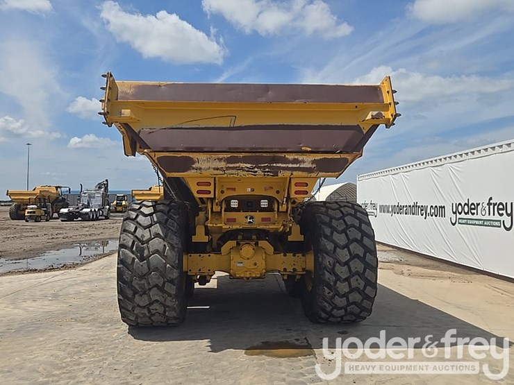 2023-deere-260e-image-4