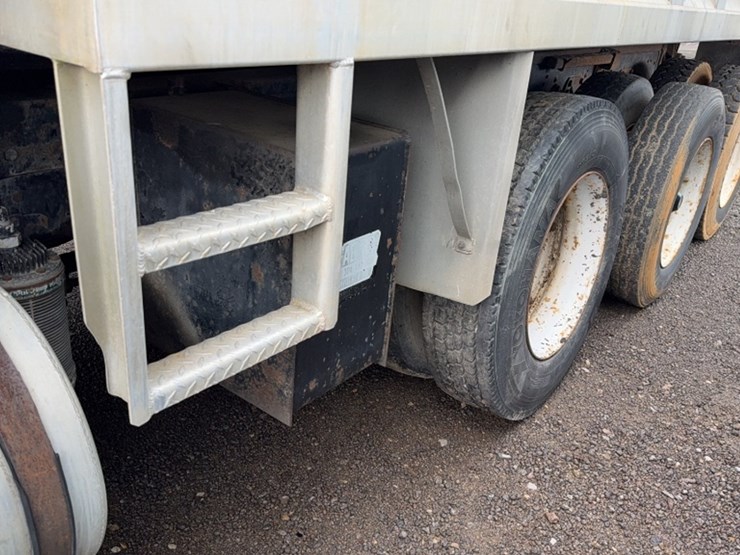 1988-ford-l9000-image-17