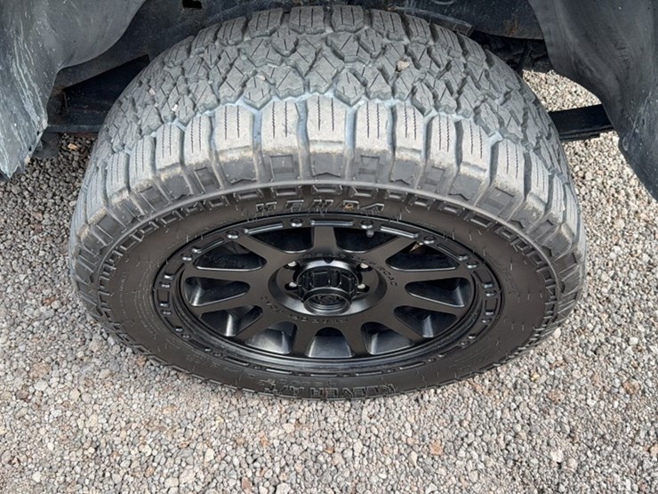 #3013-•-2009-hummer-h3t-pickup-truck-image-14