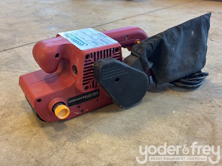 makita-9557nb-angle-grinder,-dewalt-d28144-angle-grinder,-3"-2"-belt-sander-image-2