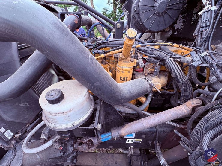 2006-peterbilt-335-image-48