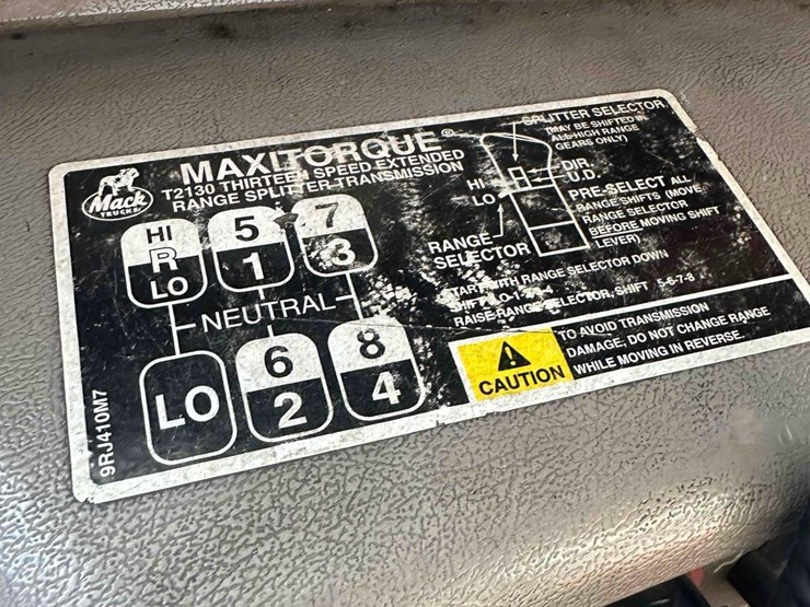 2001-mack-ch613-image-29