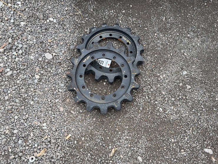 #2002-•-qty(2)-cat-skid-steer-drive-sprockets-image-1