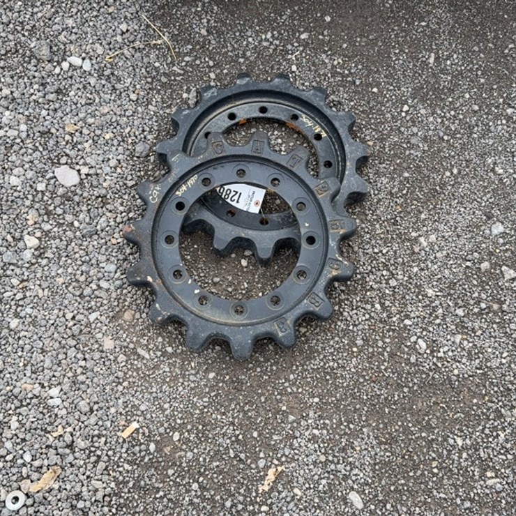 #2002 • QTY(2) CAT SKID STEER DRIVE SPROCKETS