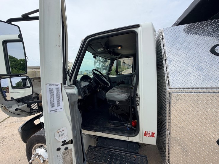 2005-international-durastar-4300-image-47