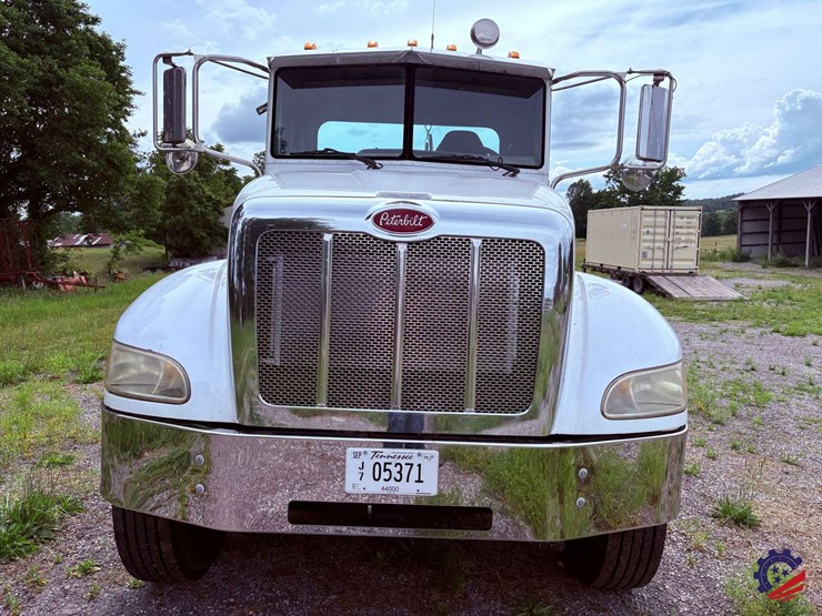 2006-peterbilt-335-image-7