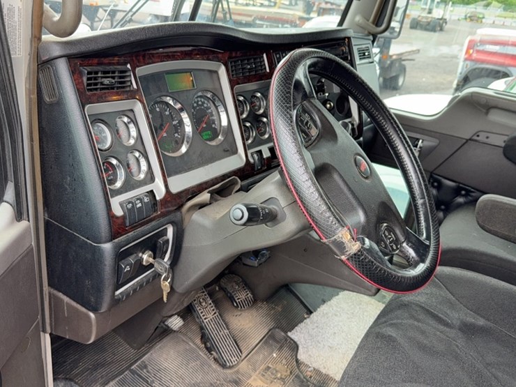 2014-kenworth-t660-image-18