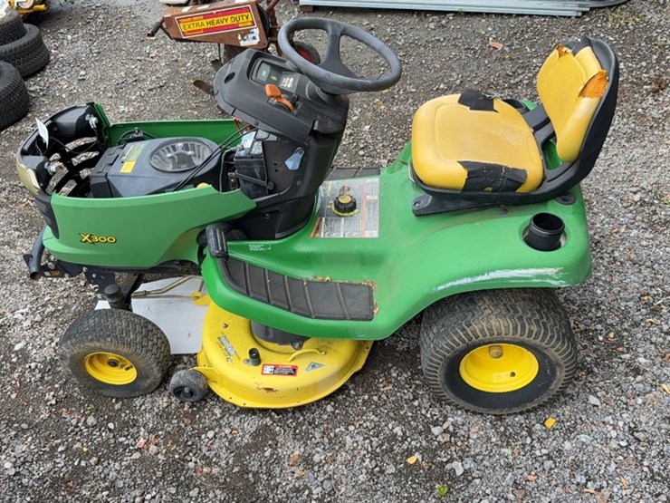 john-deere-x300-image-6