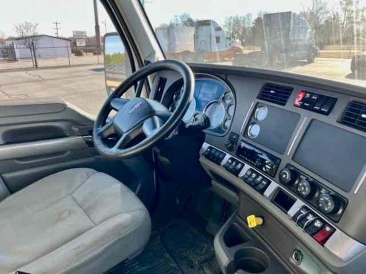 2018-kenworth-t880-image-17
