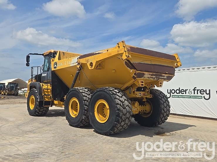 2023-deere-260e-image-3