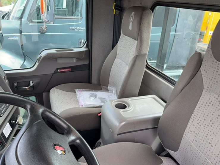 2019-kenworth-t270-image-15