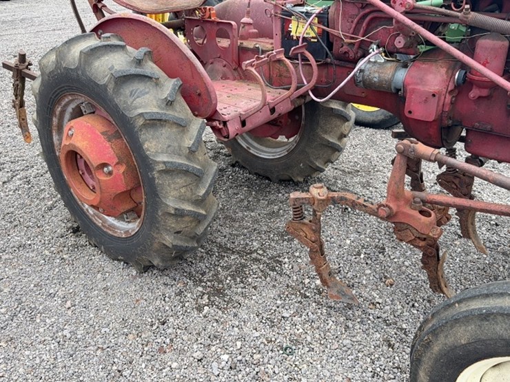 #3071-•-international-tractor-image-7
