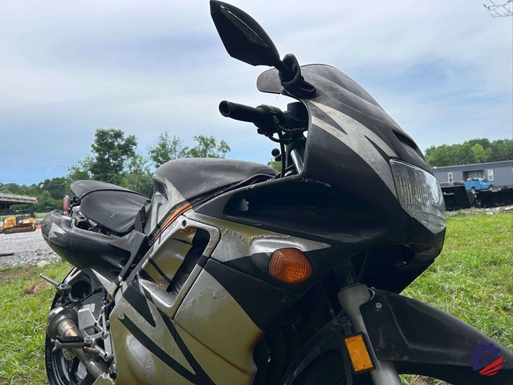 1994-honda-cbr600f-motorcycle-image-17