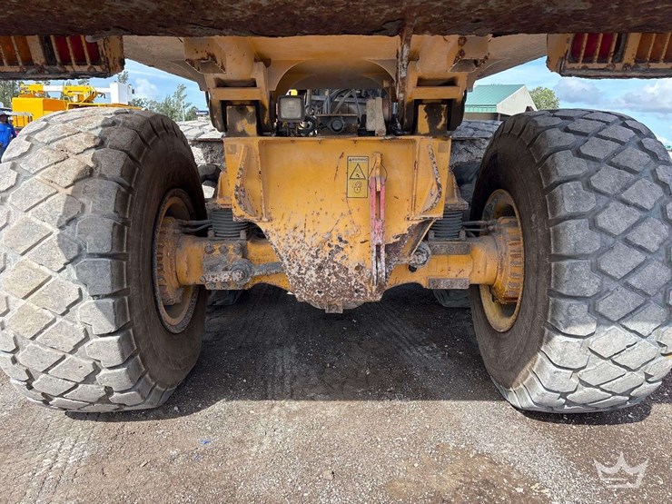 2015-volvo-a25g-image-17