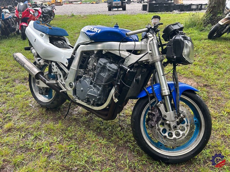 1995-suzuki-gsx-r750w-motorcycle-image-4