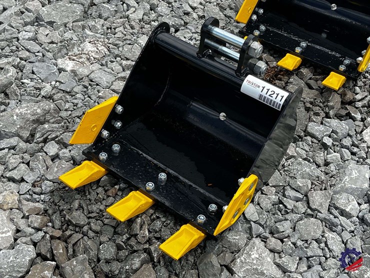 unused-2026-ce-16in-toothed-bucket-image-3