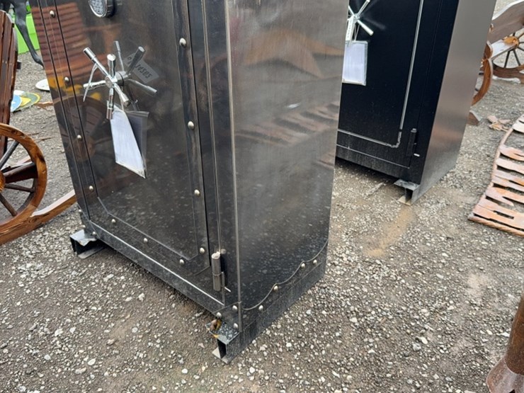 #6055-•-hercules-40"-gun-safe-image-1