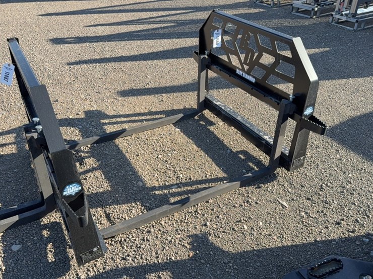 #2038-•-blue-diamond-48"-skid-steer-block-pallet-forks-image-1