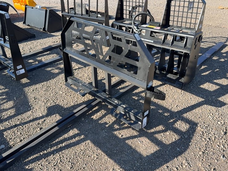 #2040-•-blue-diamond-48"-skid-steer-block-pallet-forks-image-3