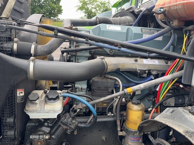 #2107-•-2016-freightliner-tandem-axle-road-tractor-image-21
