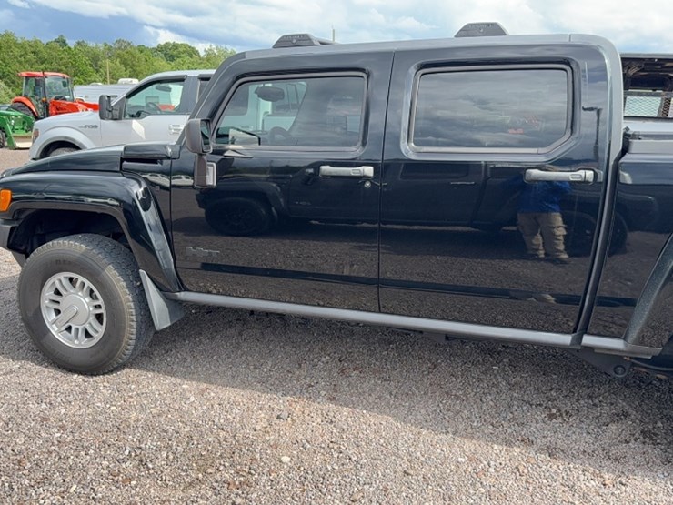 #3012-•-2009-hummer-h3t-pickup-truck-image-12