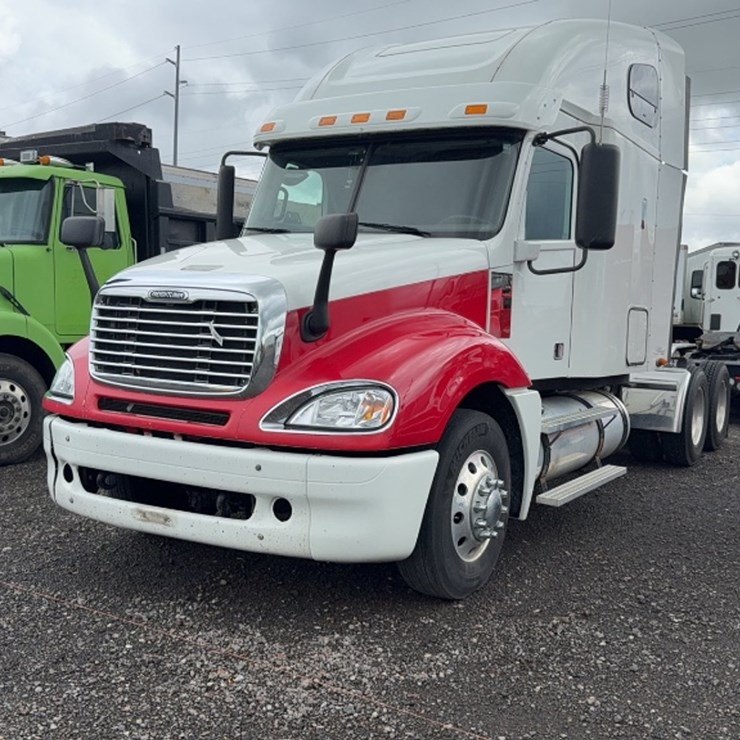 #2107 • 2016 FREIGHTLINER TANDEM AXLE ROAD TRACTOR