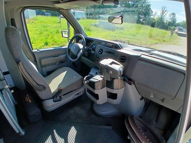 2009-ford-e450-image-38