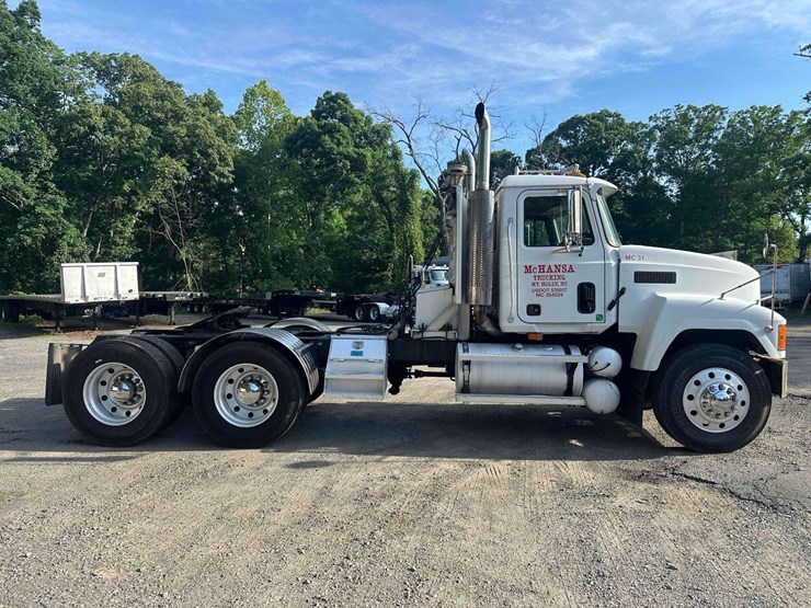 2001-mack-ch613-image-5