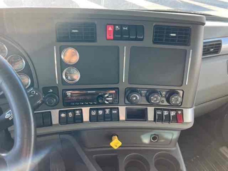 2018-kenworth-t880-image-14