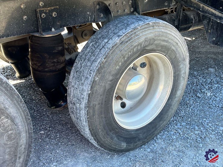 2017-kenworth-t680-image-13