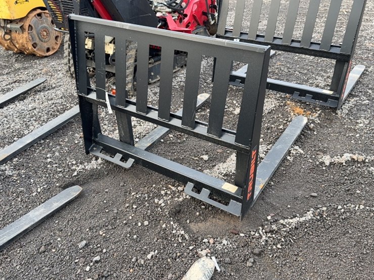 #2073-•-42"-skid-steer-pallet-forks-image-2