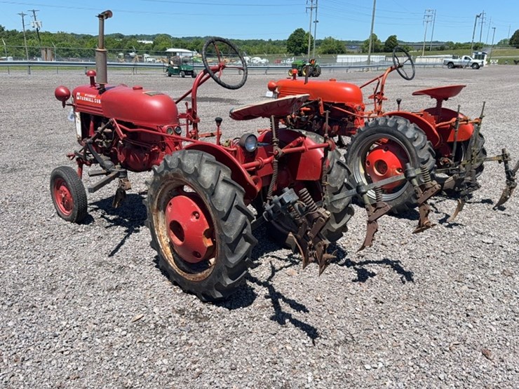 #3073-•-farmall-cub-tractor-image-12