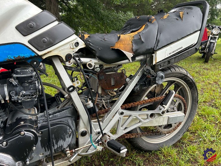 1985-suzuki-gs1150-motorcycle-image-9