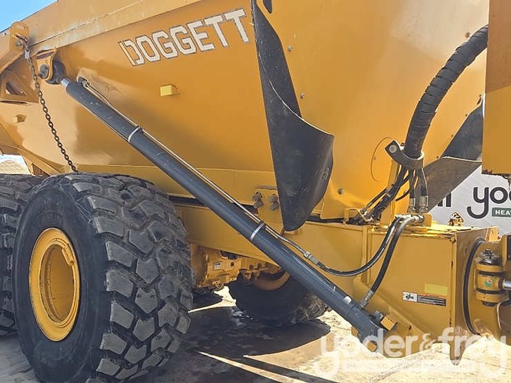 2023-deere-260e-image-17